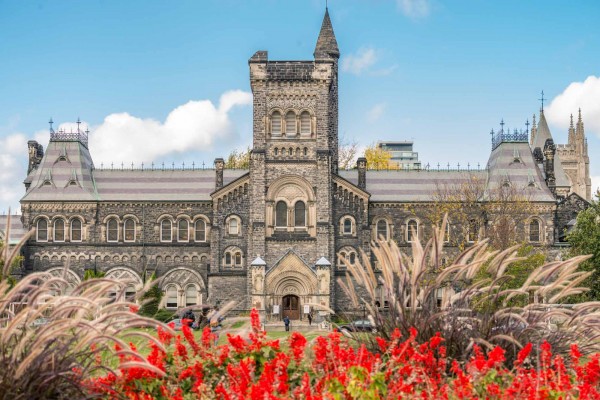 Trường Đại học Toronto – Ngôi trường công lập hàng đầu Canada |  Duhoctoancau.com