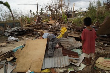 Chia sẻ của học sinh duhoctoancau.com: Cơn bão lo chung và những người bạn bên kia biển Đông
